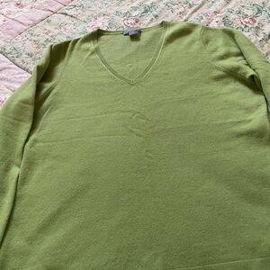 Elegant Women's Green V-Neck Sweater